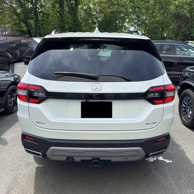 Platinum White Pearl 2023 Honda Pilot AWD Elite