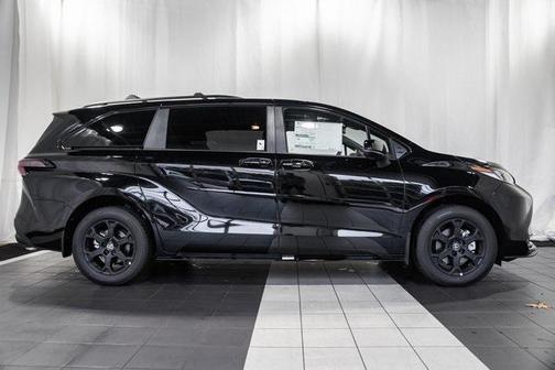 2025 Toyota Sienna Woodland Edition