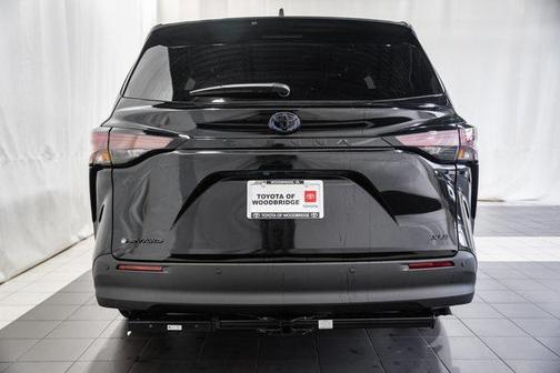 2025 Toyota Sienna Woodland Edition