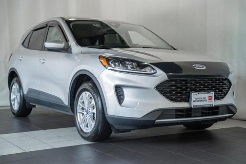 Ingot Silver Metallic 2020 Ford Escape SE