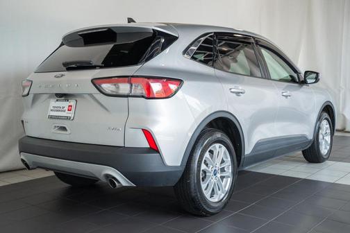 Ingot Silver Metallic 2020 Ford Escape SE