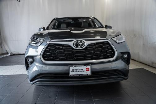Magnetic Gray Metallic 2023 Toyota Highlander XLE