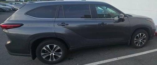 Magnetic Gray Metallic 2023 Toyota Highlander XLE