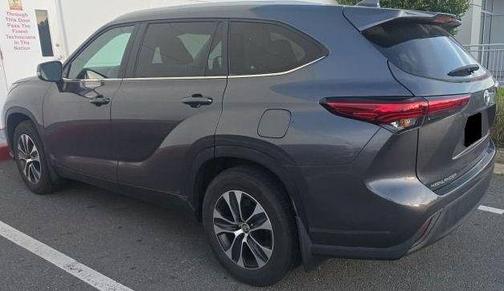 Magnetic Gray Metallic 2023 Toyota Highlander XLE