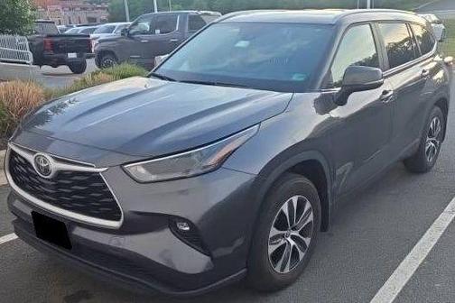 Magnetic Gray Metallic 2023 Toyota Highlander XLE