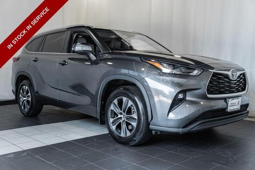 Magnetic Gray Metallic 2023 Toyota Highlander XLE