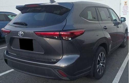 Magnetic Gray Metallic 2023 Toyota Highlander XLE