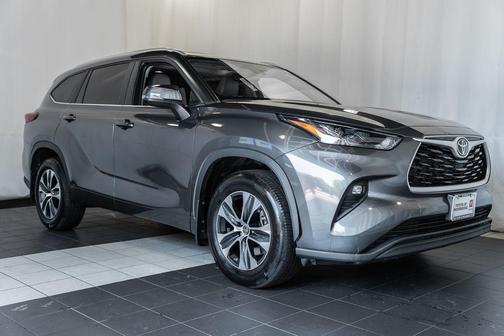 Magnetic Gray Metallic 2023 Toyota Highlander XLE