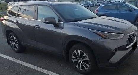Magnetic Gray Metallic 2023 Toyota Highlander XLE