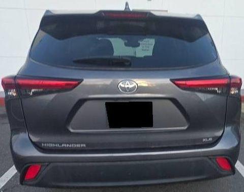 Magnetic Gray Metallic 2023 Toyota Highlander XLE