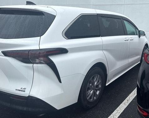 Ice 2023 Toyota Sienna LE