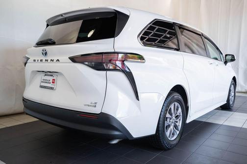 Ice 2023 Toyota Sienna LE
