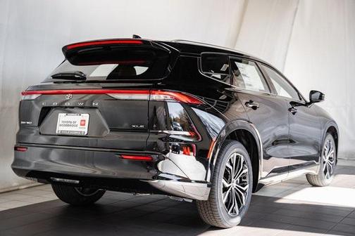 2025 Toyota Crown Signia XLE