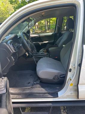 White 2022 Toyota Tacoma SR