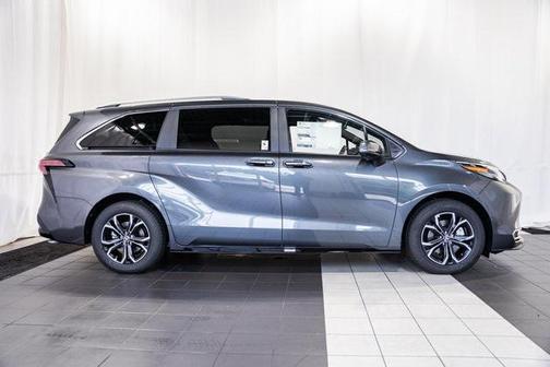 2025 Toyota Sienna Platinum 7 Passenger
