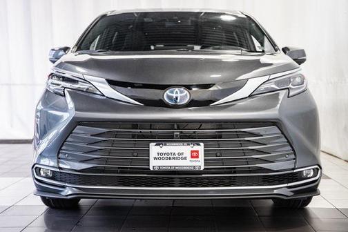 2025 Toyota Sienna Platinum 7 Passenger