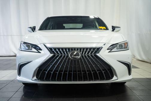 Eminent White Pearl 2025 Lexus ES 300h Base
