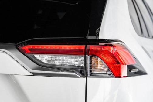 2021 Toyota RAV4 Hybrid SE