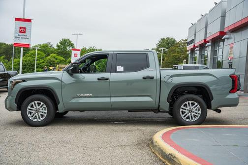Lunar 2026 Toyota Tundra SR5