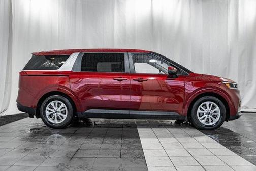2023 Kia Carnival LX