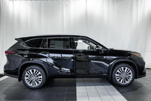 Midnight Black Metallic 2026 Toyota Highlander Hybrid Platinum