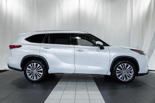 2022 Toyota Highlander Platinum