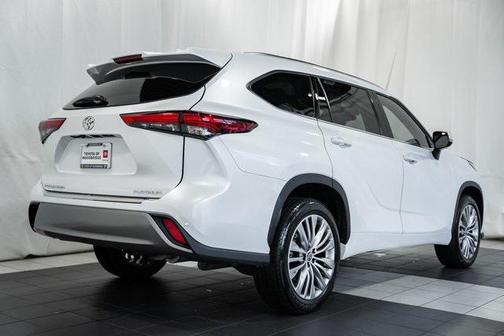 2022 Toyota Highlander Platinum