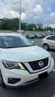 2017 Nissan Pathfinder SV