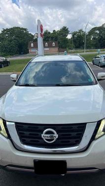 2017 Nissan Pathfinder SV