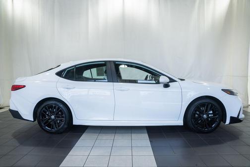 Ice 2025 Toyota Camry SE