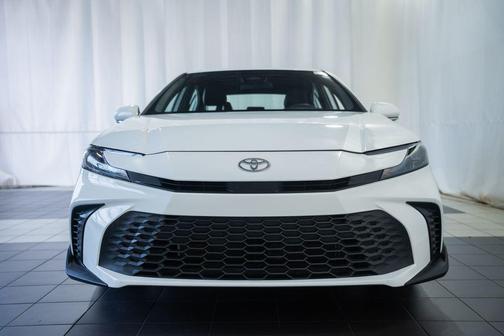 Ice 2025 Toyota Camry SE