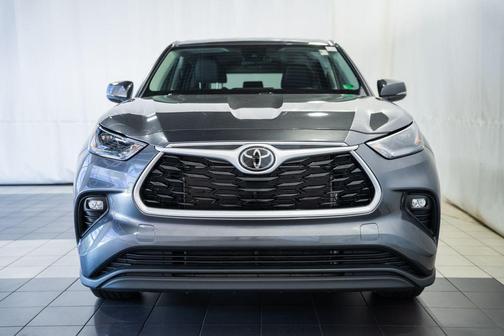 Magnetic Gray Metallic 2023 Toyota Highlander LE