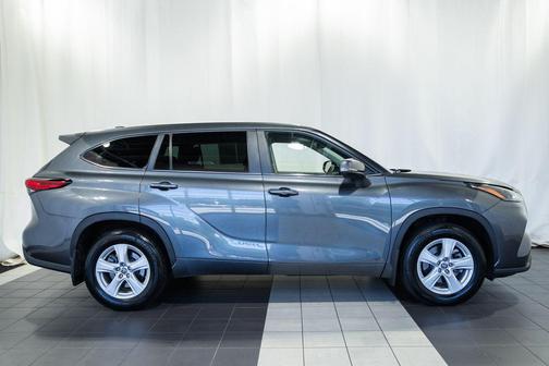 Magnetic Gray Metallic 2023 Toyota Highlander LE