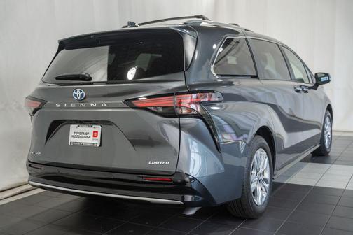 Magnetic Gray Metallic 2025 Toyota Sienna Limited