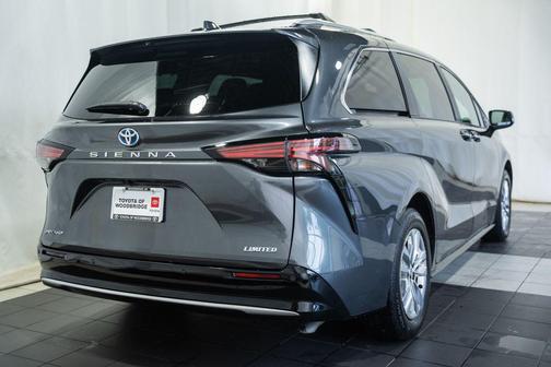 Magnetic Gray Metallic 2025 Toyota Sienna Limited