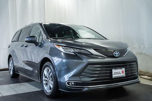 Magnetic Gray Metallic 2025 Toyota Sienna Limited