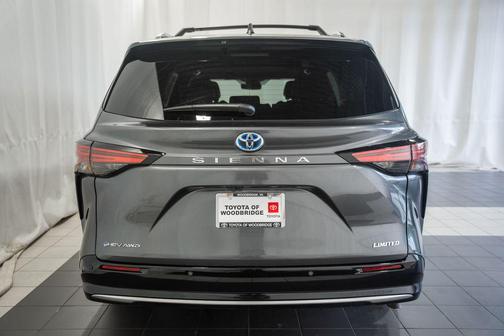Magnetic Gray Metallic 2025 Toyota Sienna Limited