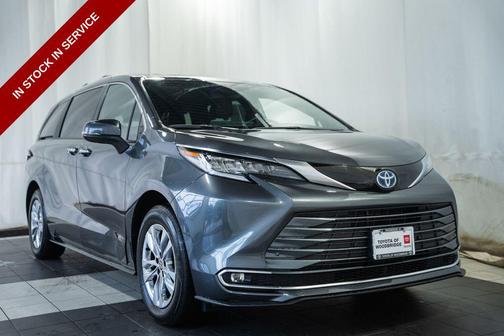 Magnetic Gray Metallic 2025 Toyota Sienna Limited