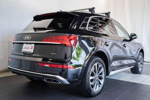 Mythos Black Metallic 2023 Audi Q5 45 S line Premium
