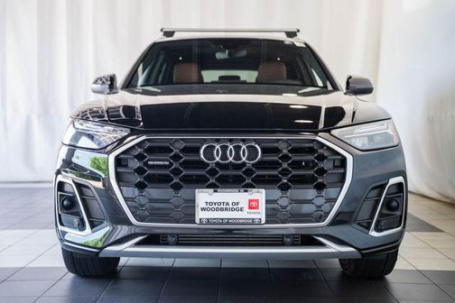 Mythos Black Metallic 2023 Audi Q5 45 S line Premium