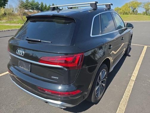 Mythos Black Metallic 2023 Audi Q5 45 S line Premium