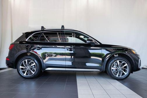 Mythos Black Metallic 2023 Audi Q5 45 S line Premium