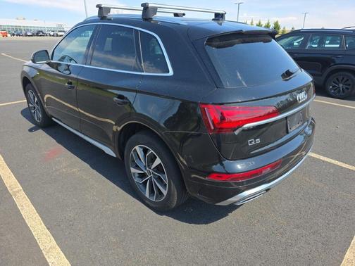 Mythos Black Metallic 2023 Audi Q5 45 S line Premium