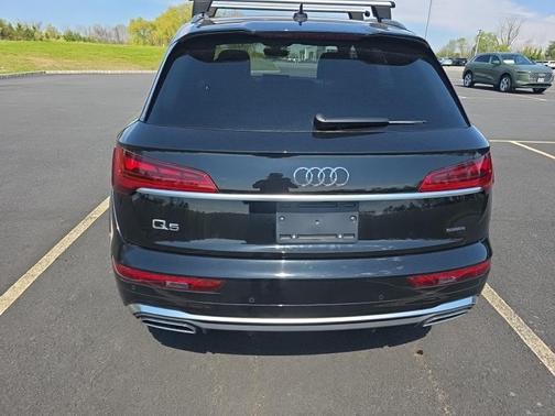 Mythos Black Metallic 2023 Audi Q5 45 S line Premium