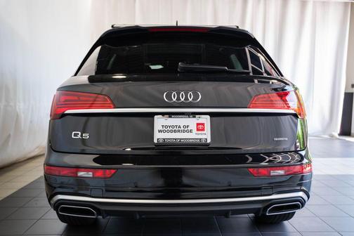 Mythos Black Metallic 2023 Audi Q5 45 S line Premium