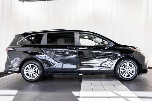 2025 Toyota Sienna XLE 7 Passenger