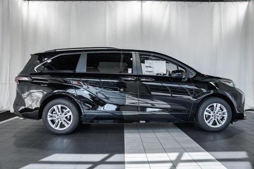 2025 Toyota Sienna XLE 7 Passenger