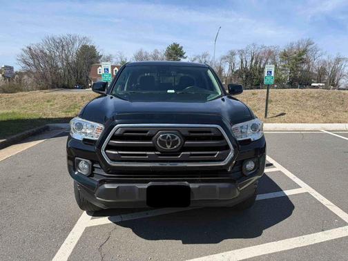 Midnight Black Metallic 2019 Toyota Tacoma SR5