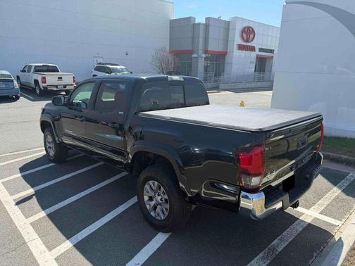 Midnight Black Metallic 2019 Toyota Tacoma SR5