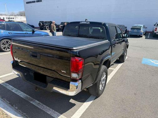 Midnight Black Metallic 2019 Toyota Tacoma SR5